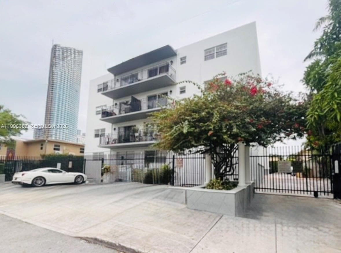 VILLA NAVARRA CONDO · #204 in Miami - Photo 11