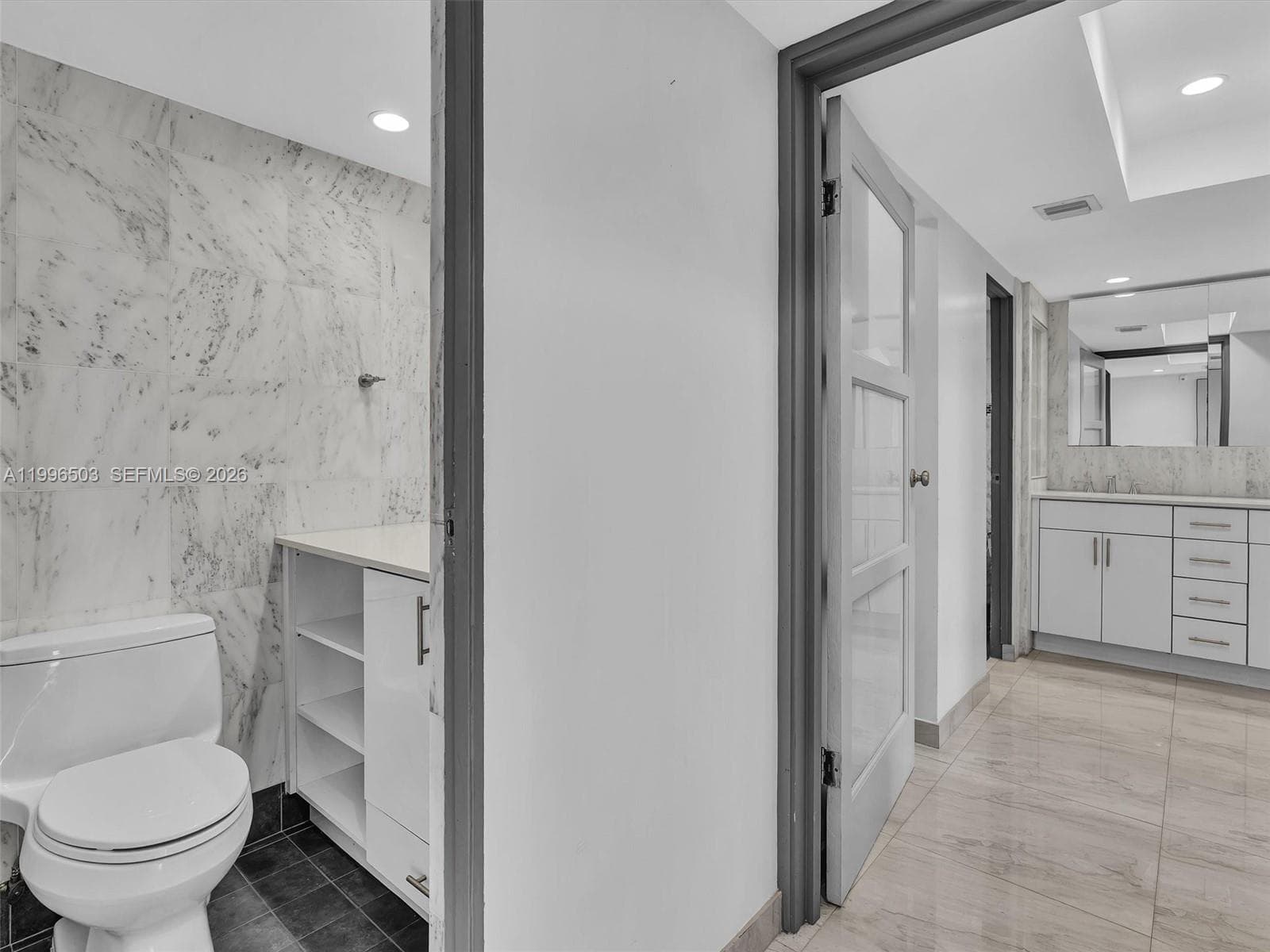 Guest bathroom with access to private bedroom suite