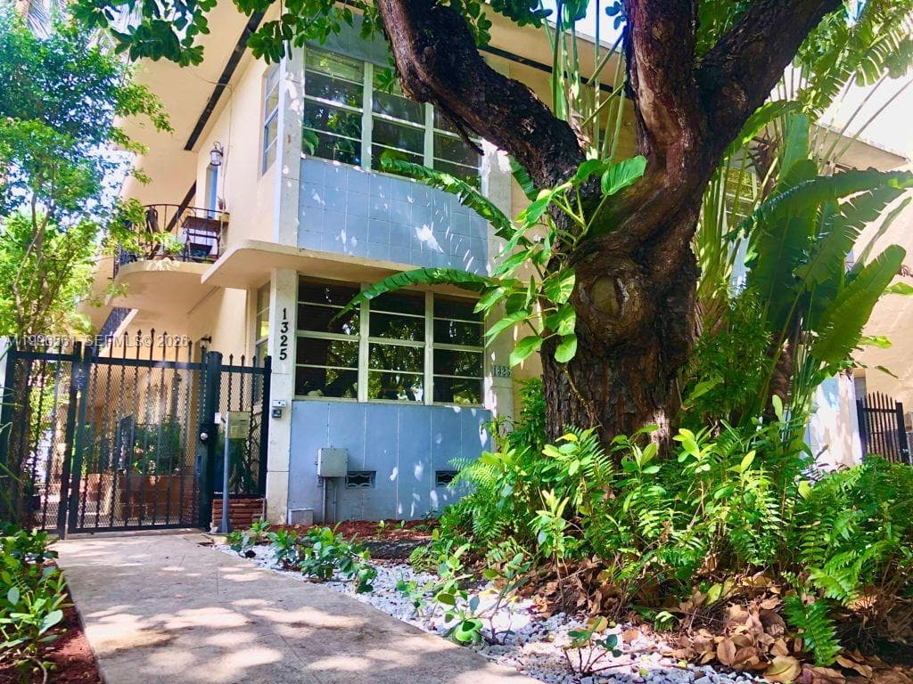 The Leslie Condo · #5 in Miami Beach - Photo 1