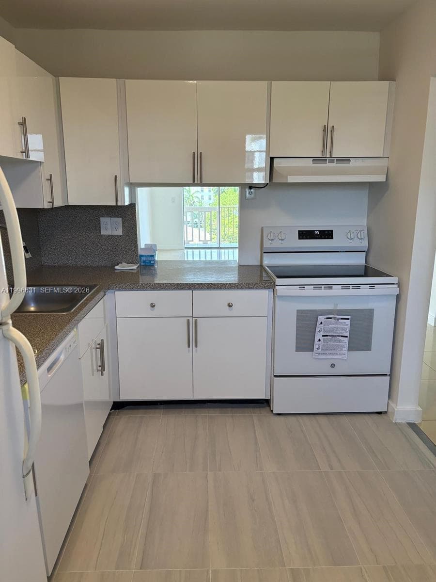 CLUB OF BAY HARBOR CONDO · #503 in Bay Harbor Islands - Photo 10