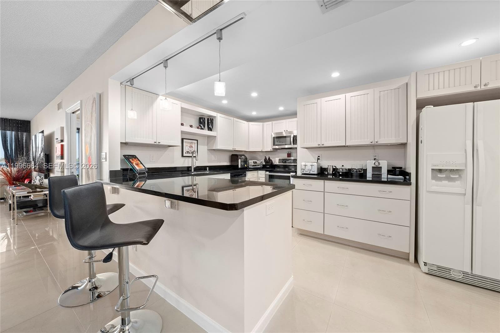 MERIDIAN OF PALM BEACH CO · #207N in Palm Beach - Photo 6