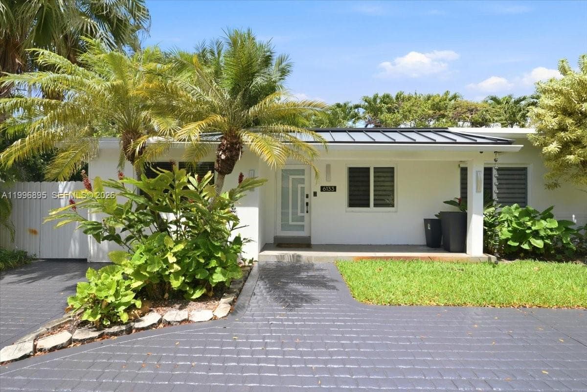 6133 SW 44th Ter photo 1