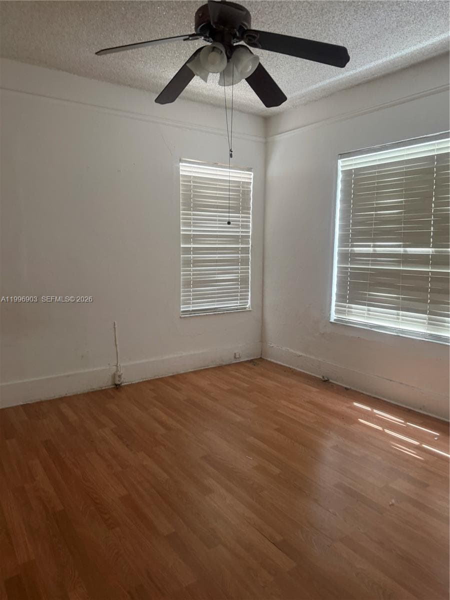 634 SW 10th Ave photo 17