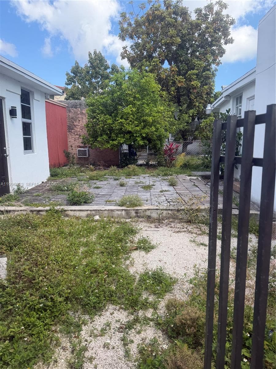 634 SW 10th Ave photo 12