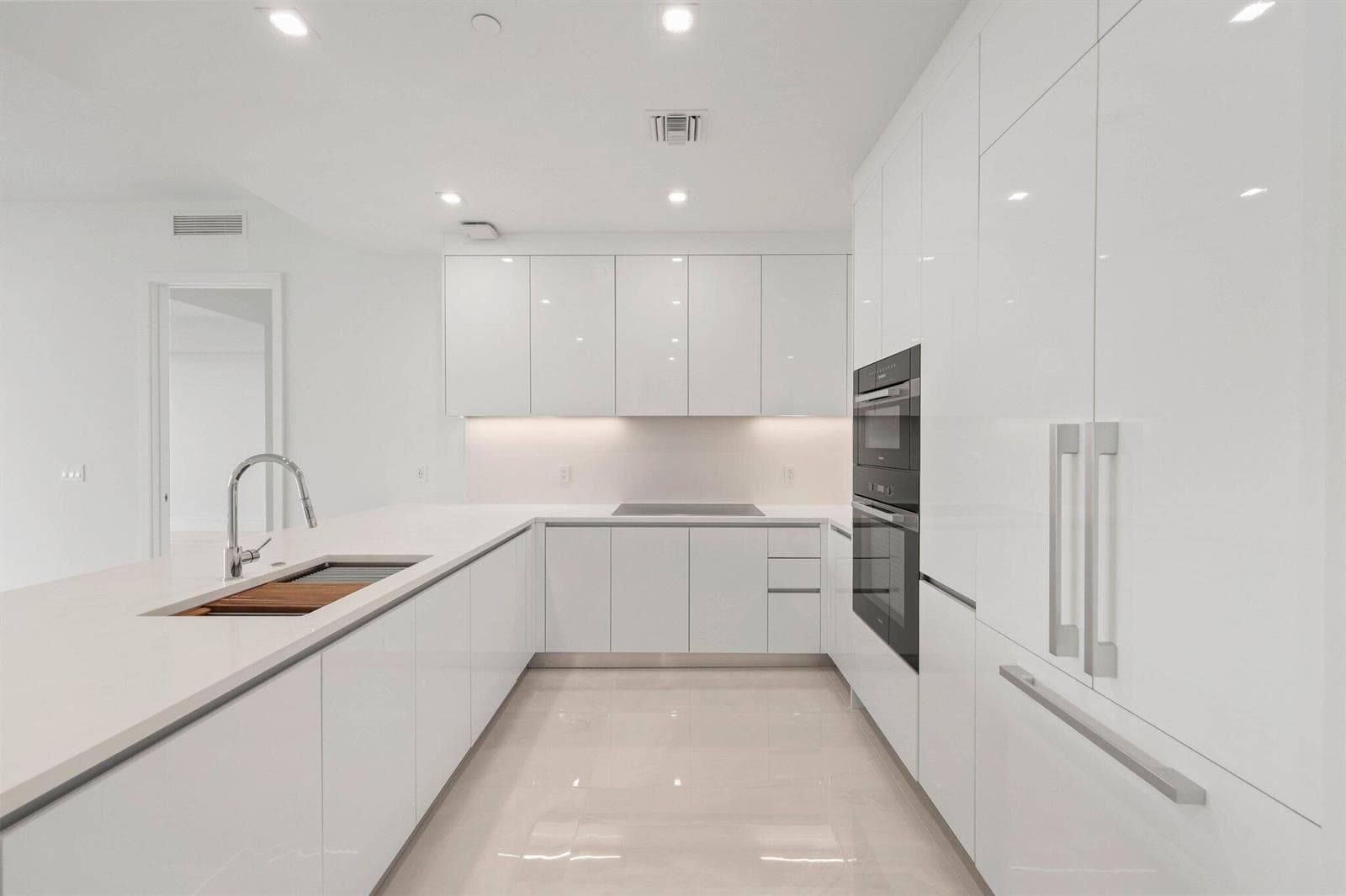 220 Lake Shore Drive - 11.jpg-SMALL