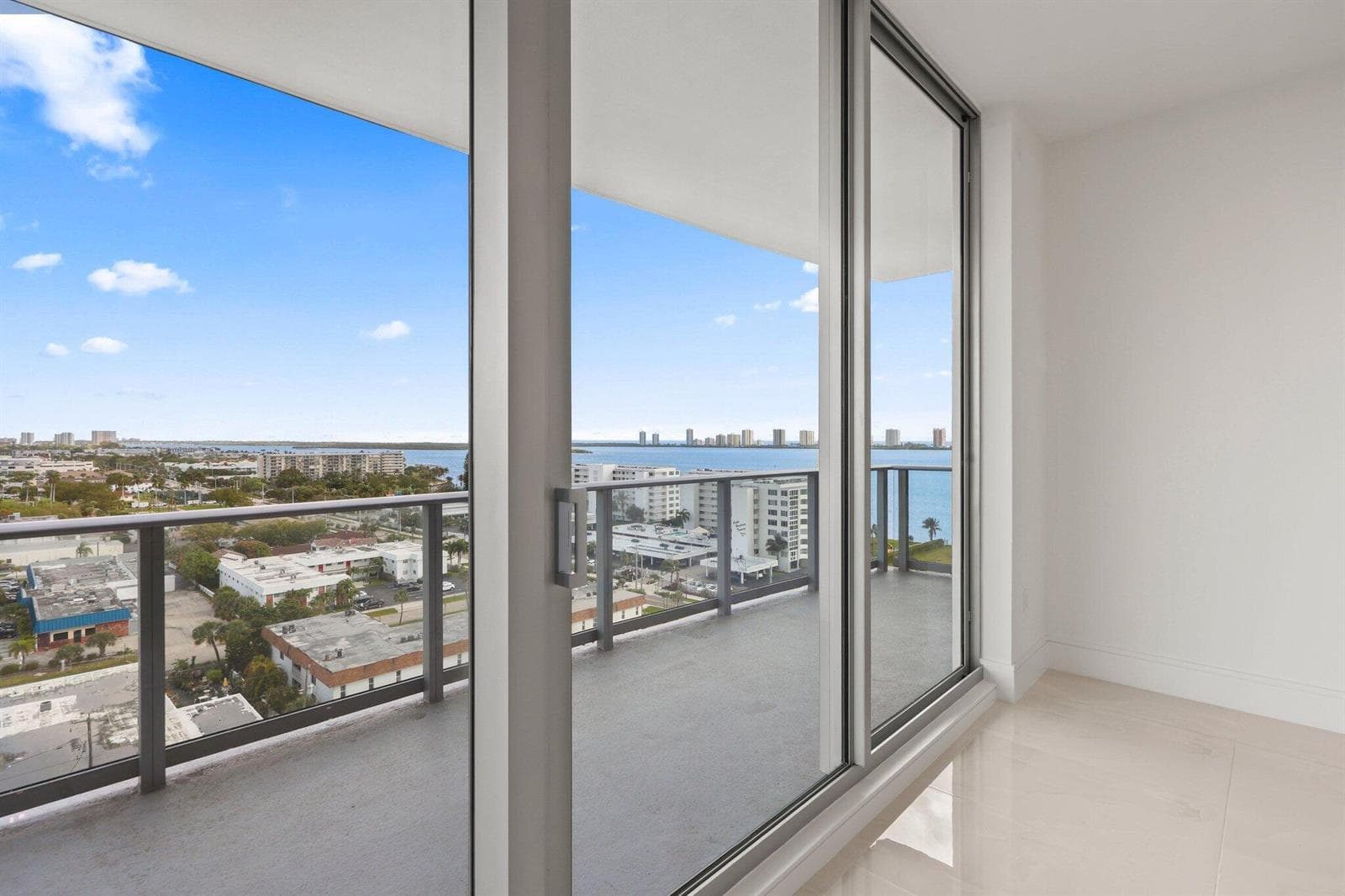 220 Lake Shore Drive - 6.jpg-SMALL