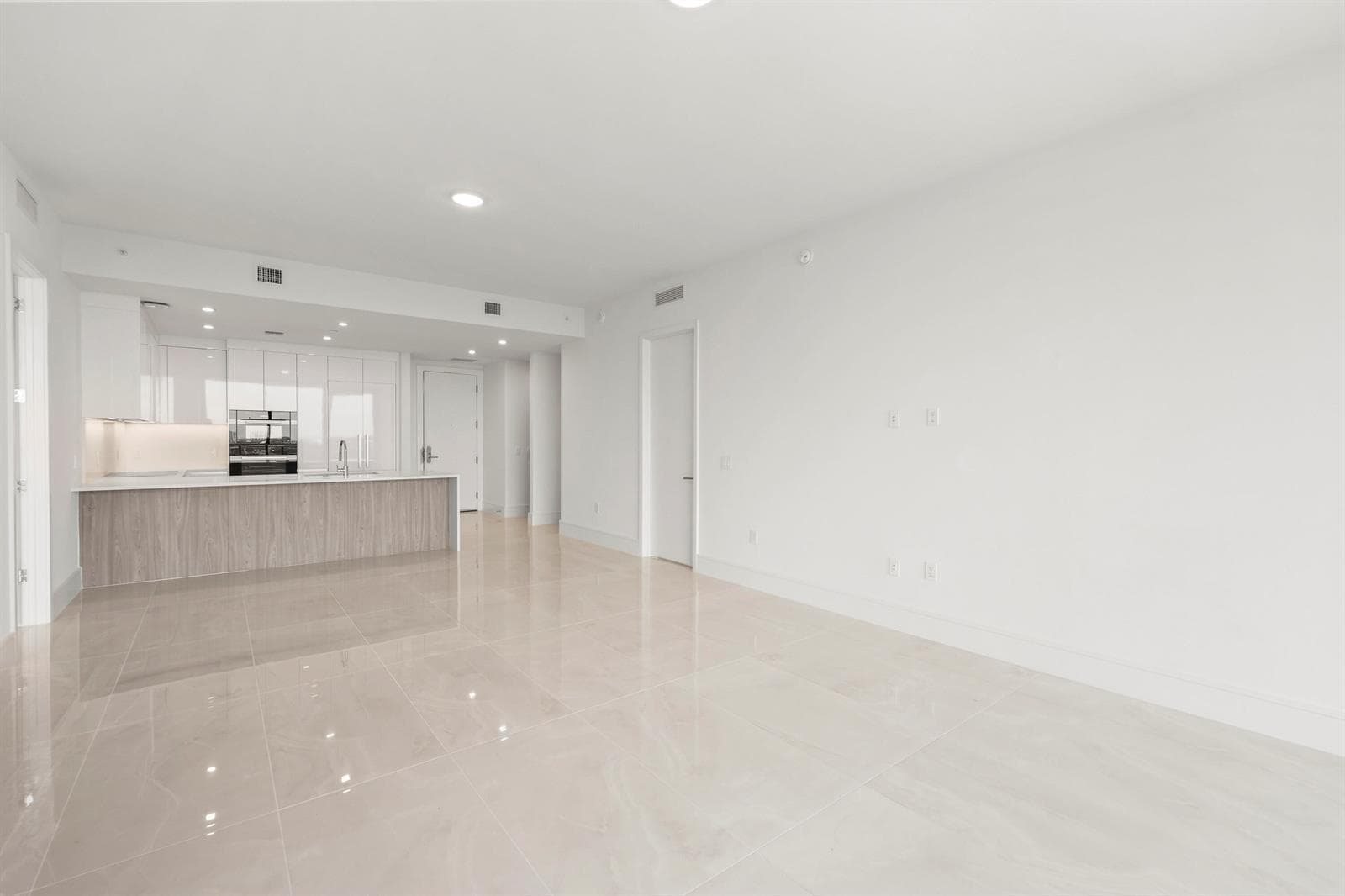 220 Lake Shore Drive - 4.jpg-FULL
