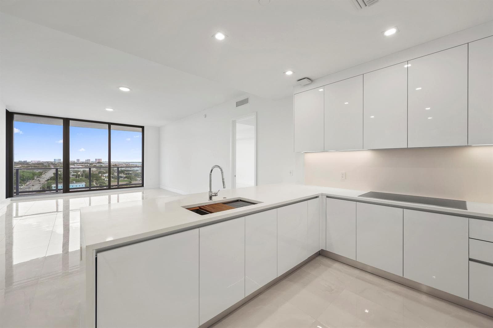 220 Lake Shore Drive - 12.jpg-FULL