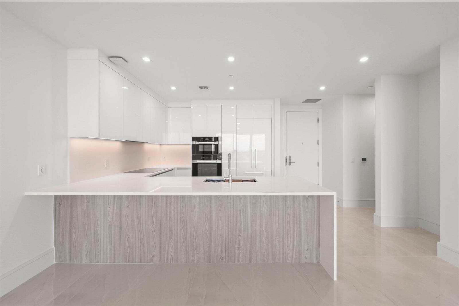 220 Lake Shore Drive - 7.jpg-SMALL
