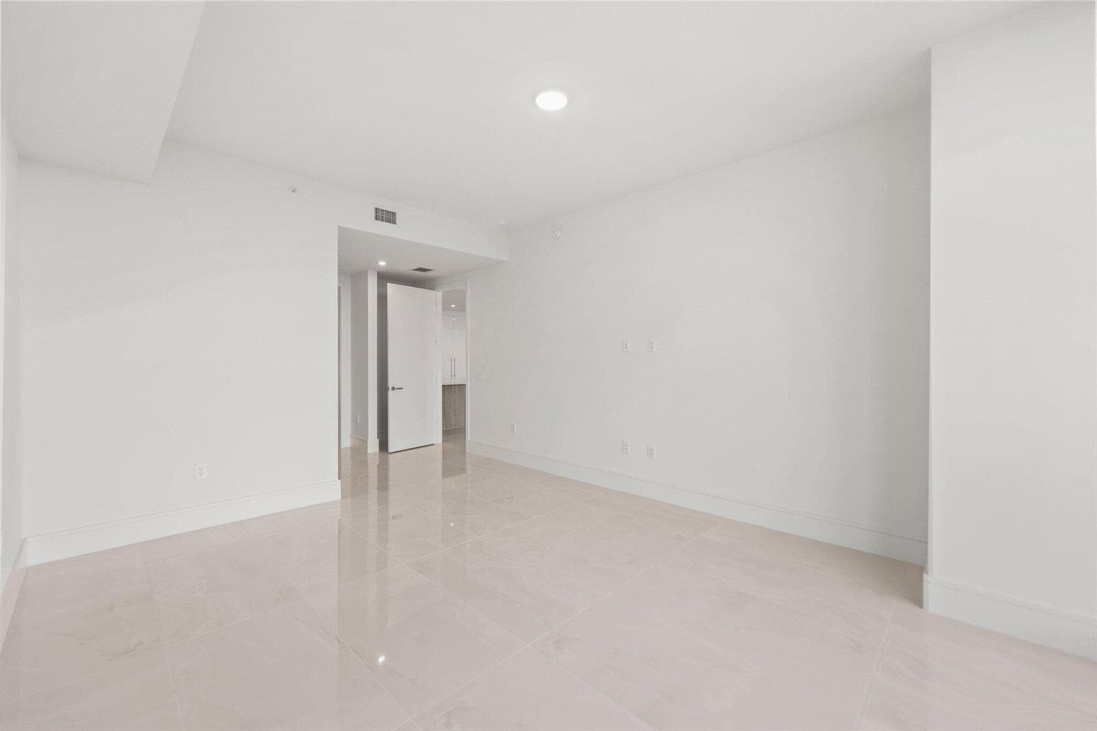 220 Lake Shore Drive - 16.jpg-SMALL