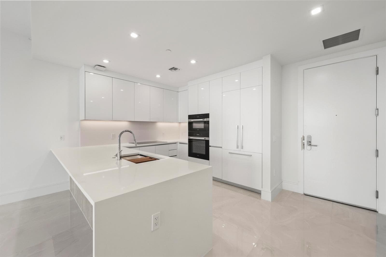 220 Lake Shore Drive - 9.jpg-FULL