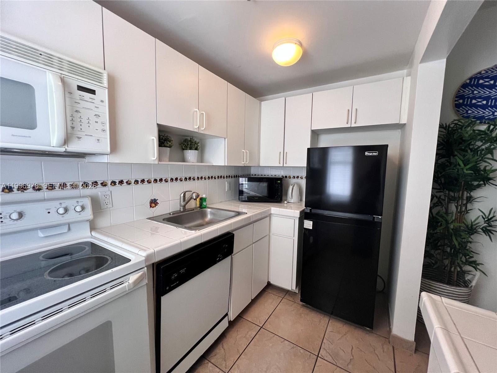 918 OCEAN DRIVE CONDO · #302 in Miami Beach - Photo 8