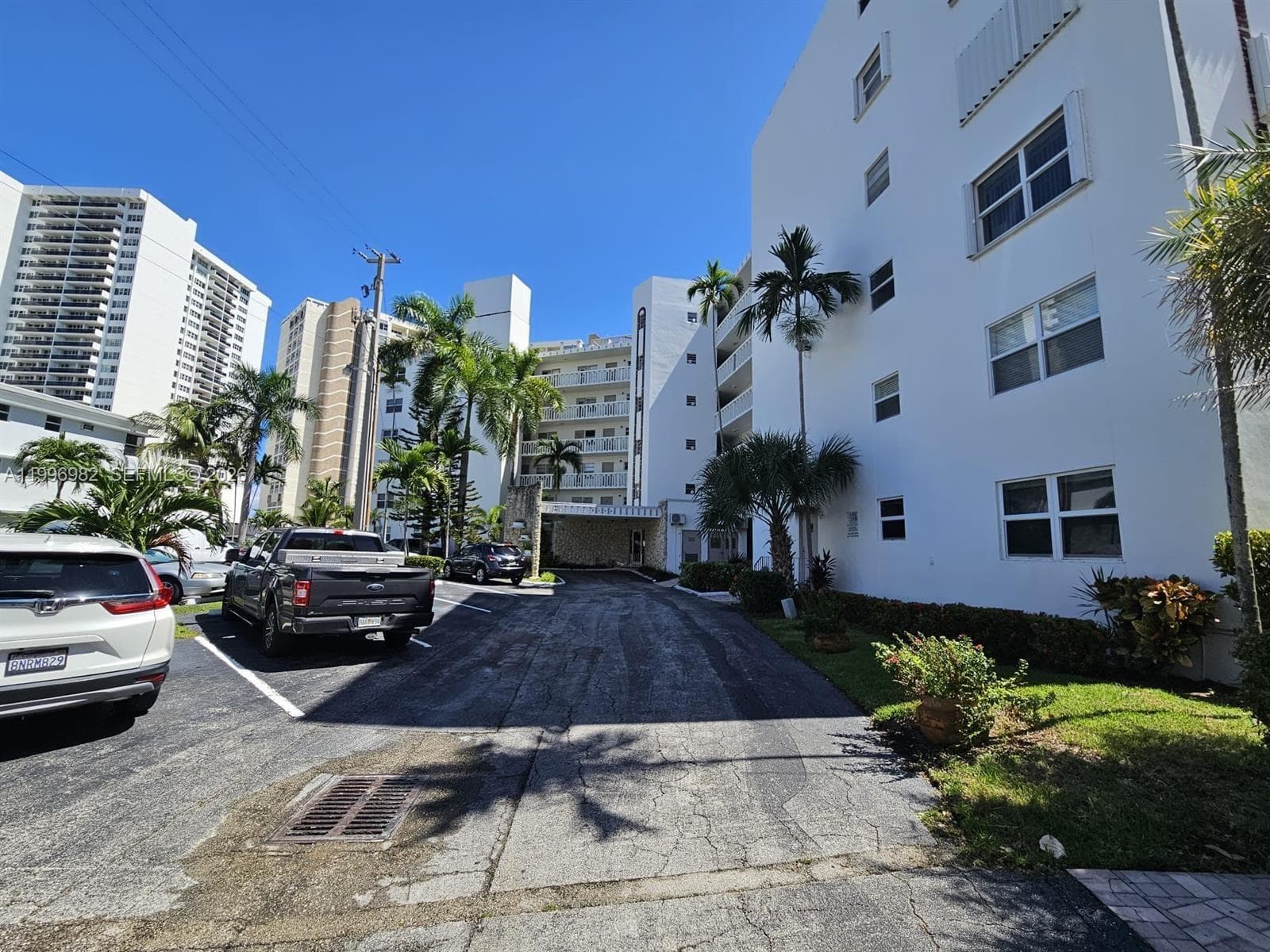 GOLDEN VIEW CONDO · #406 in Hallandale Beach - Photo 28