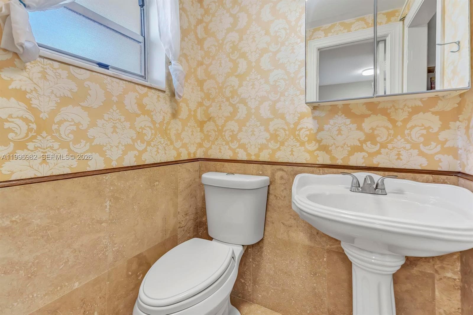 GOLDEN VIEW CONDO · #406 in Hallandale Beach - Photo 5