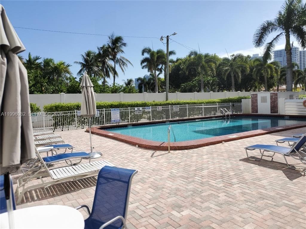 GOLDEN VIEW CONDO · #406 in Hallandale Beach - Photo 29