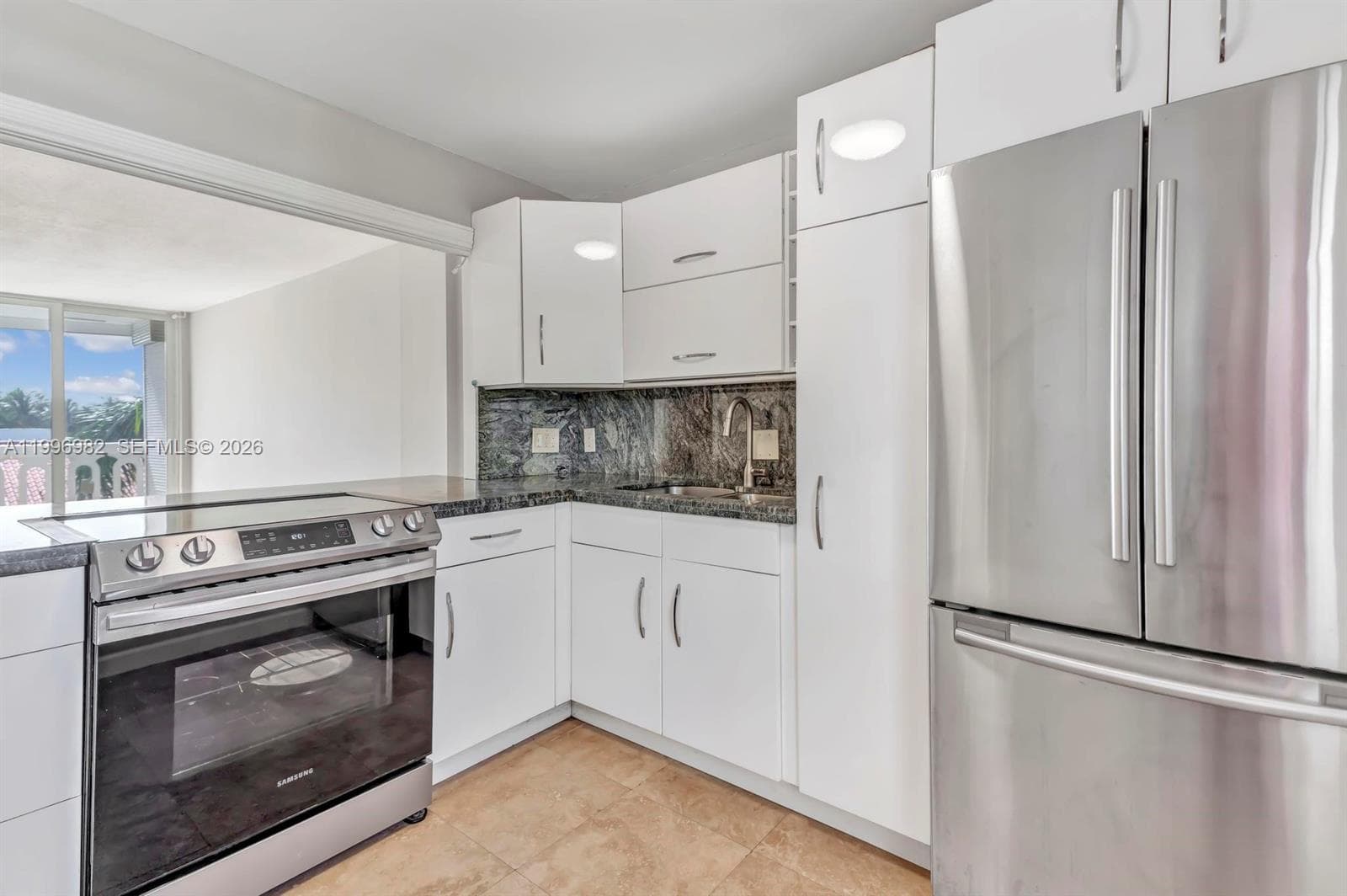 GOLDEN VIEW CONDO · #406 in Hallandale Beach - Photo 4