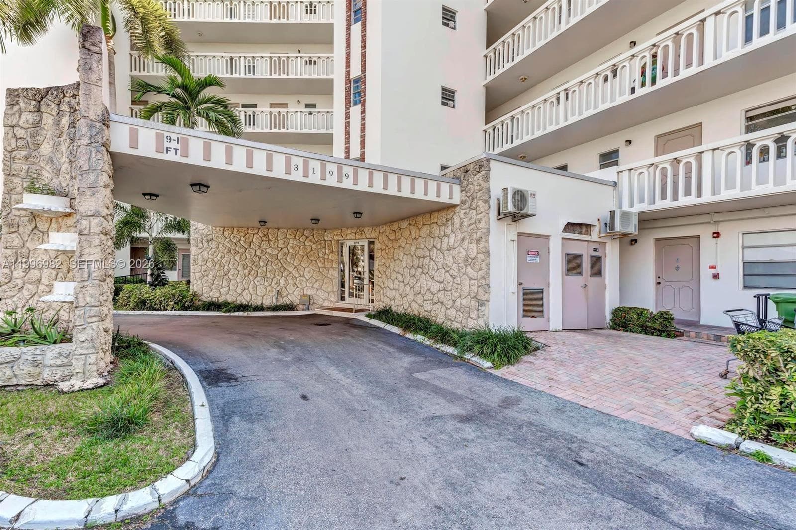 GOLDEN VIEW CONDO · #406 in Hallandale Beach - Photo 25