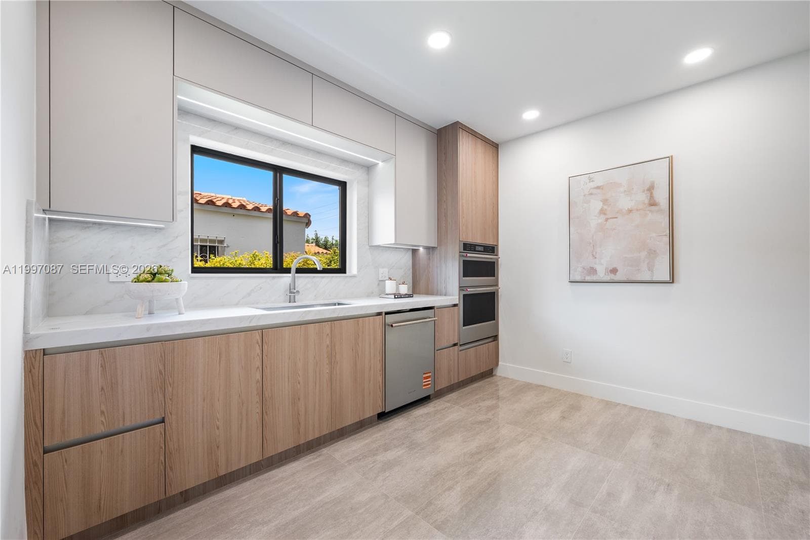 1405 Lenox Ave photo 8