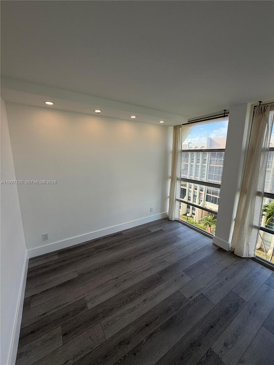 DESOTO PARK CONDO · #512 in Hallandale Beach - Photo 20