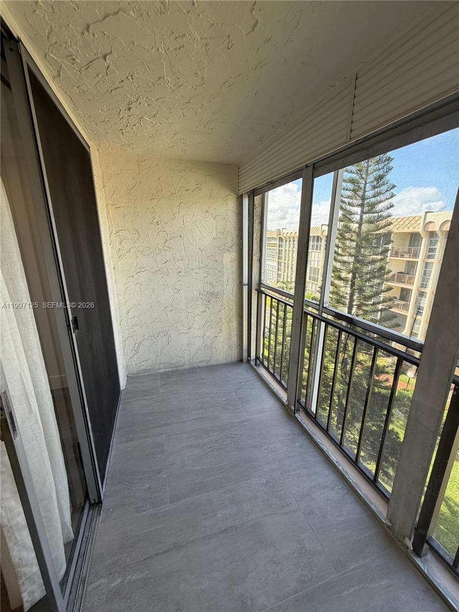 DESOTO PARK CONDO · #512 in Hallandale Beach - Photo 29