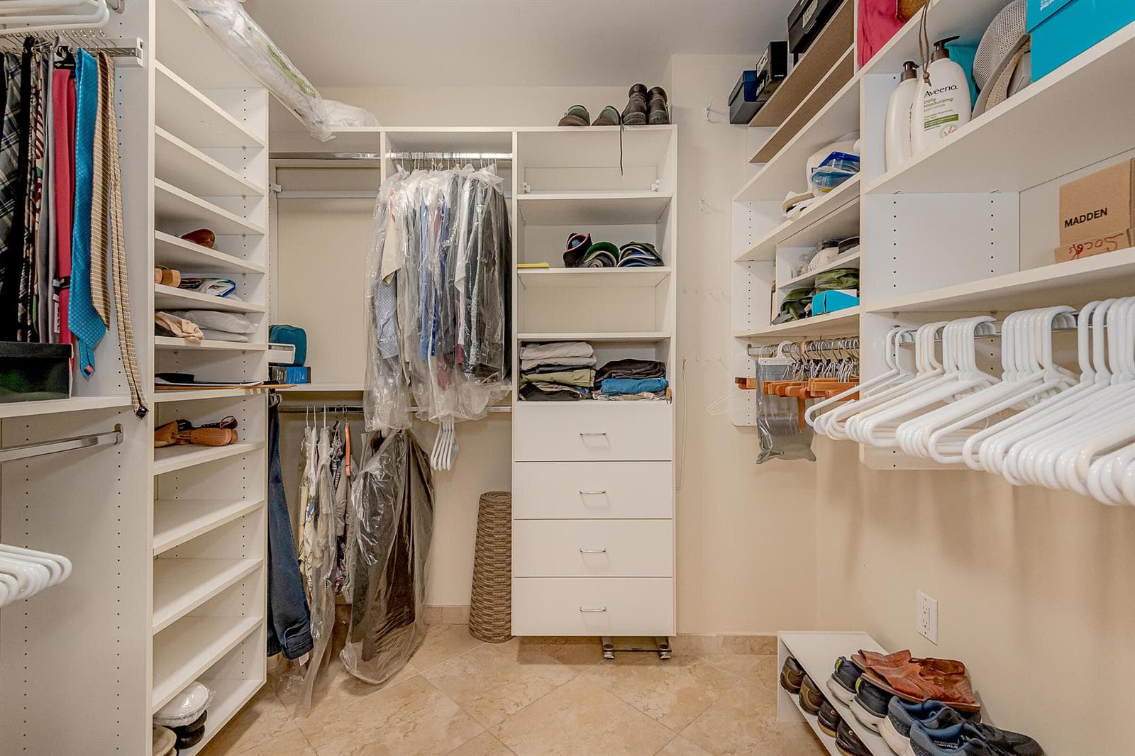 PRIMARY BDROOM CLOSET