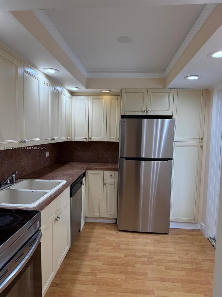 ROYAL OAKS CONDO · #309 in Miami - Photo 3