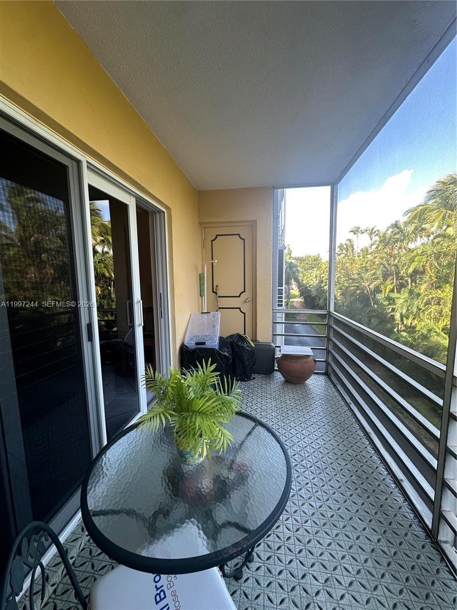 FAIRWAYS ROYALE · #307 in Hallandale Beach - Photo 13