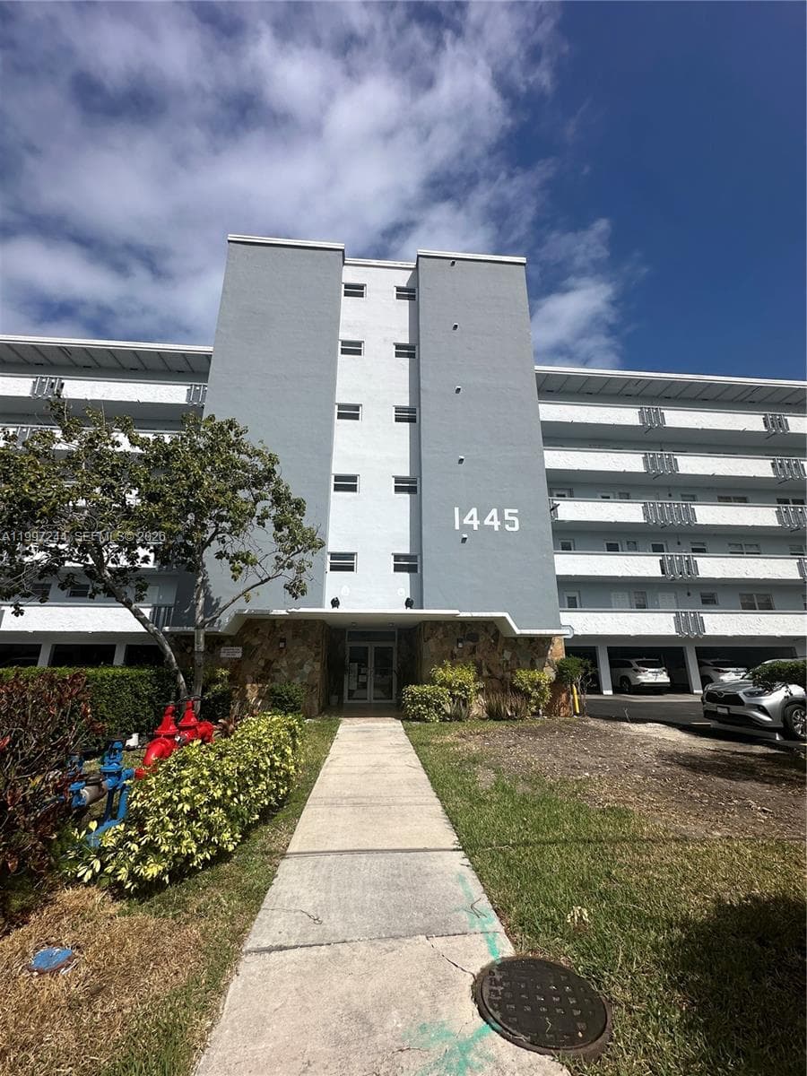 FAIRWAYS ROYALE · #307 in Hallandale Beach - Photo 34