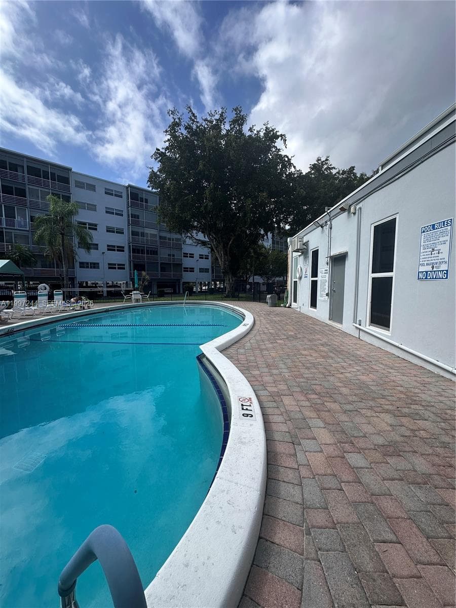 FAIRWAYS ROYALE · #307 in Hallandale Beach - Photo 33