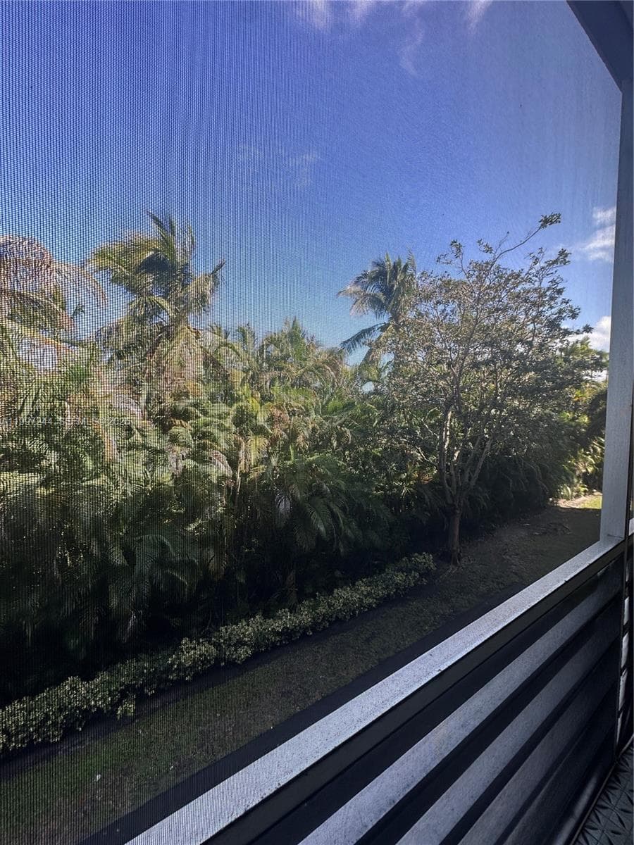 FAIRWAYS ROYALE · #307 in Hallandale Beach - Photo 11