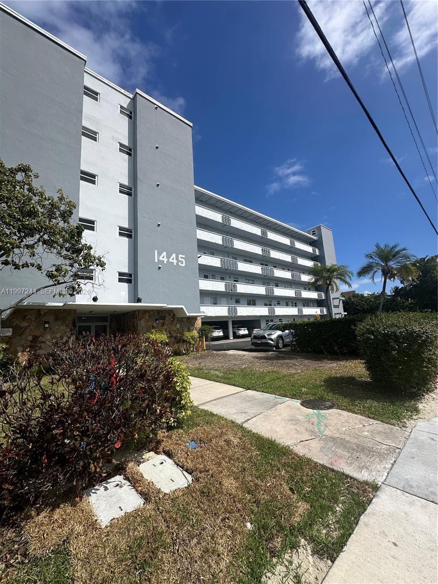 FAIRWAYS ROYALE · #307 in Hallandale Beach - Photo 35