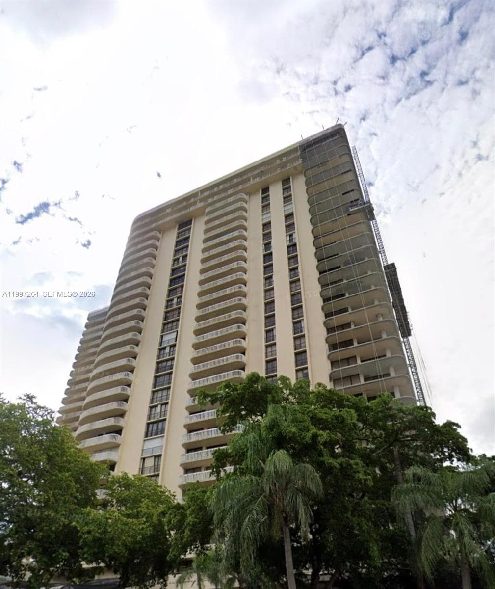 TURNBERRY TOWERS CONDO · #16L in Aventura - Photo 2