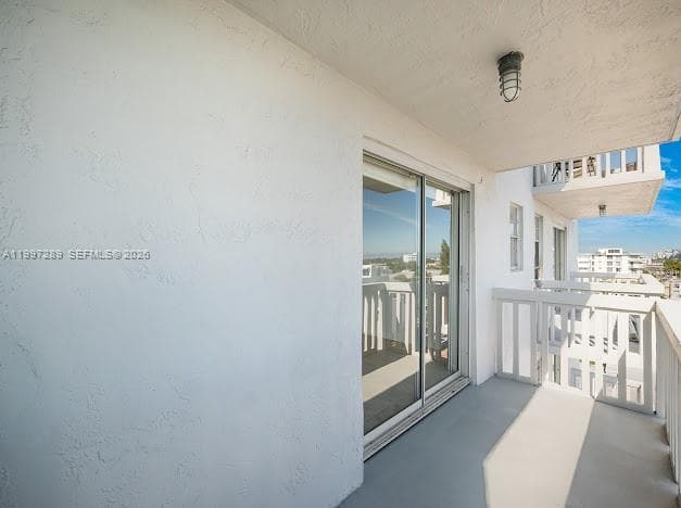 Carlyle Plaza Condo · #606 in Miami Beach - Photo 2
