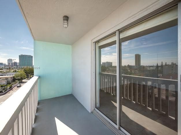 Carlyle Plaza Condo · #606 in Miami Beach - Photo 3