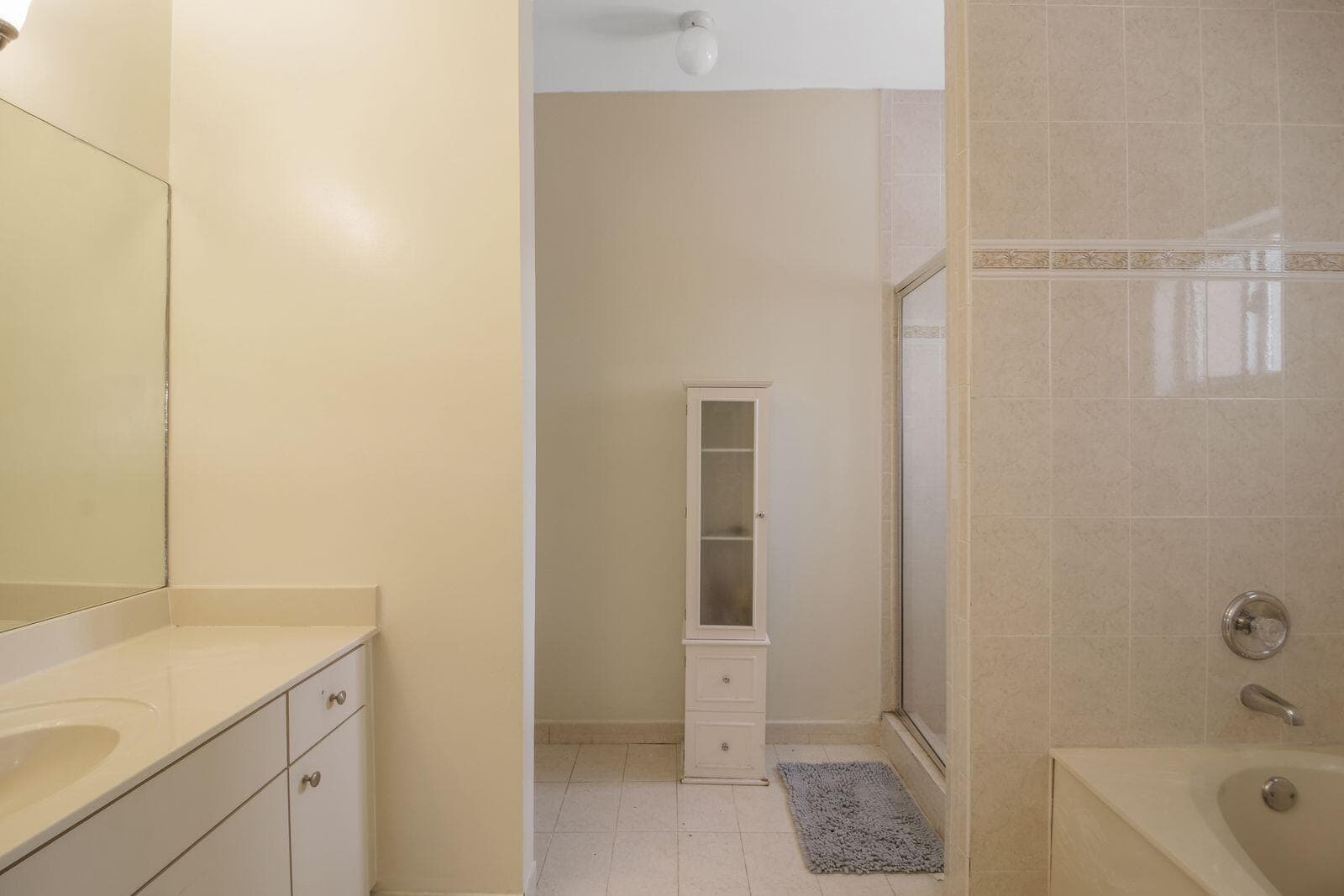 23 Primary bathroom