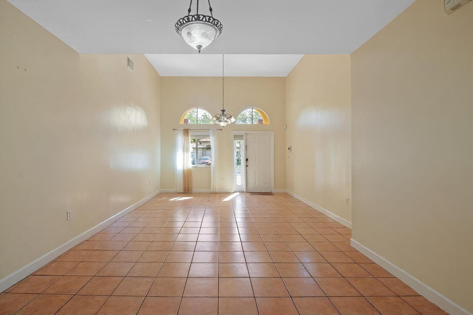17 Living and dining room