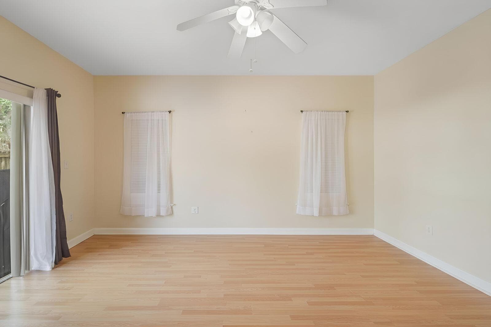 22 Primary bedroom