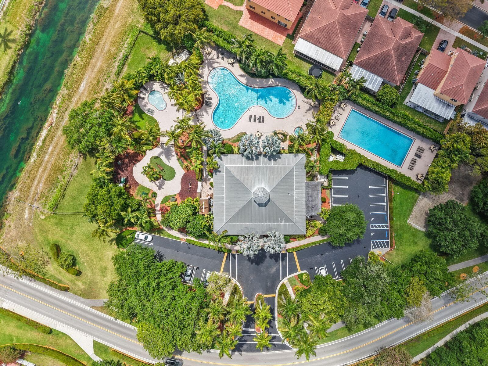 30 Clubhouse and pools from above Commun