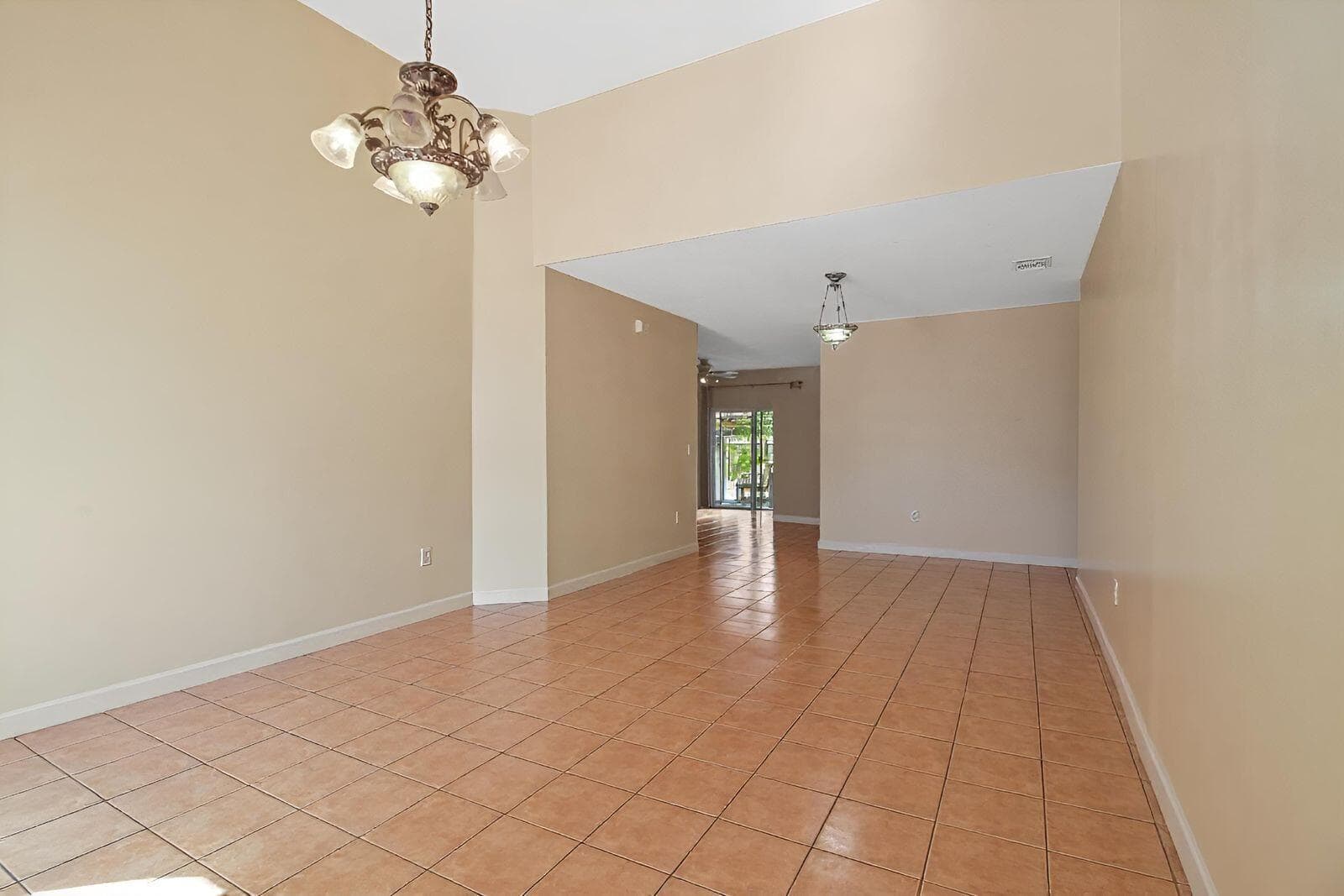 18 Living and dining room
