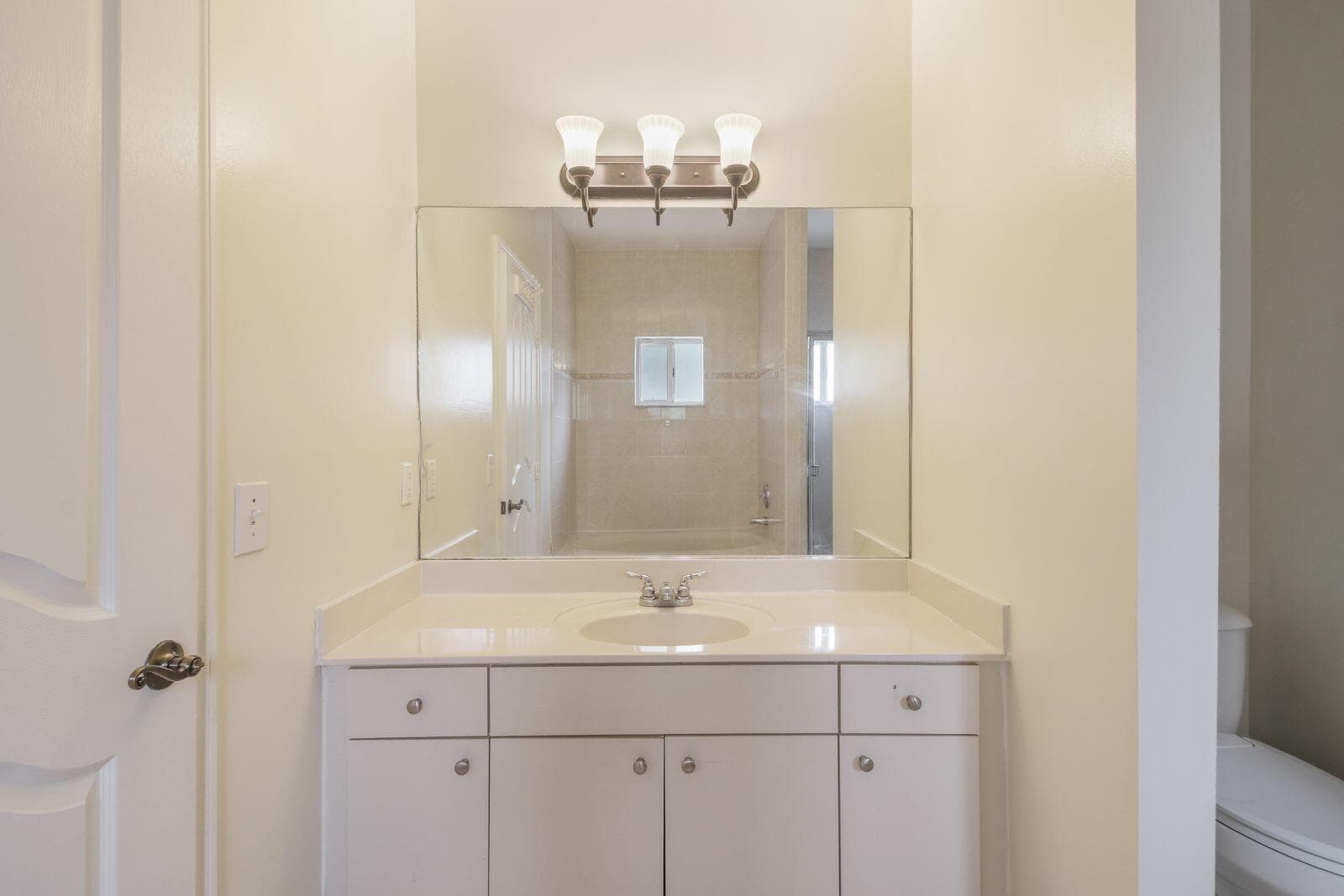 25 Bathroom vanity