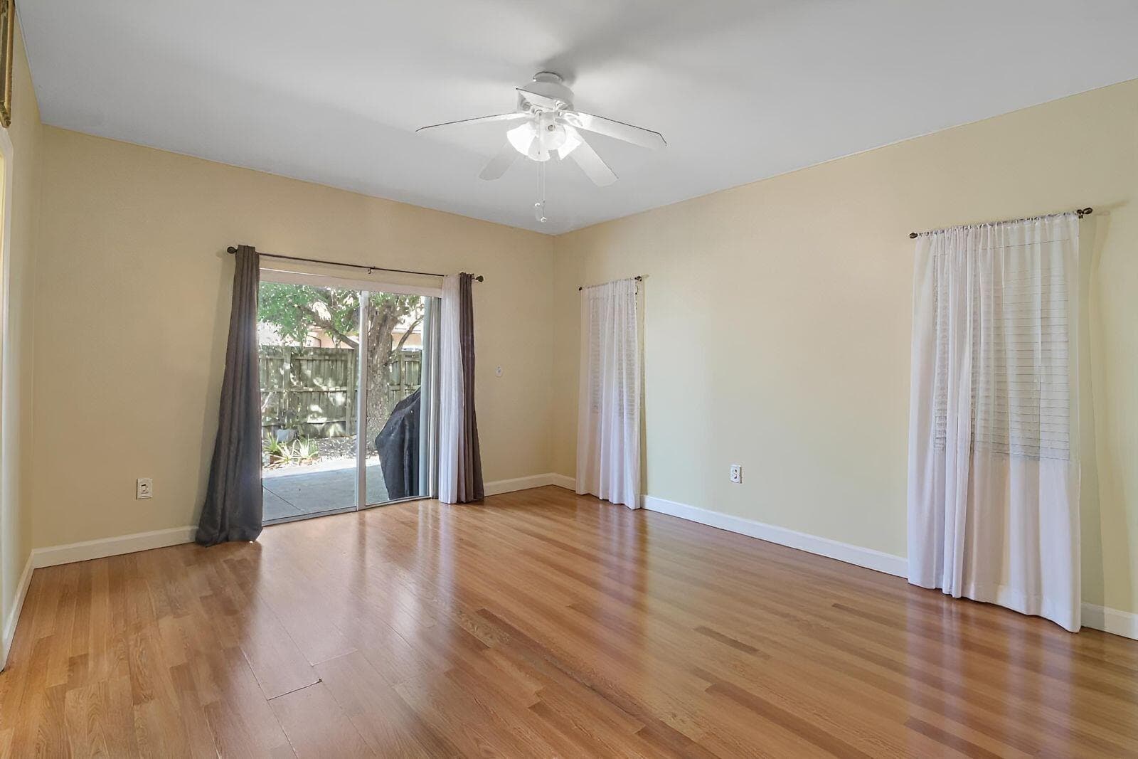 21 Primary bedroom