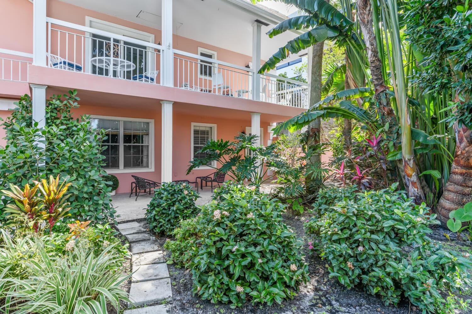 134 Peruvian Ave Palm Beach FL-large-032