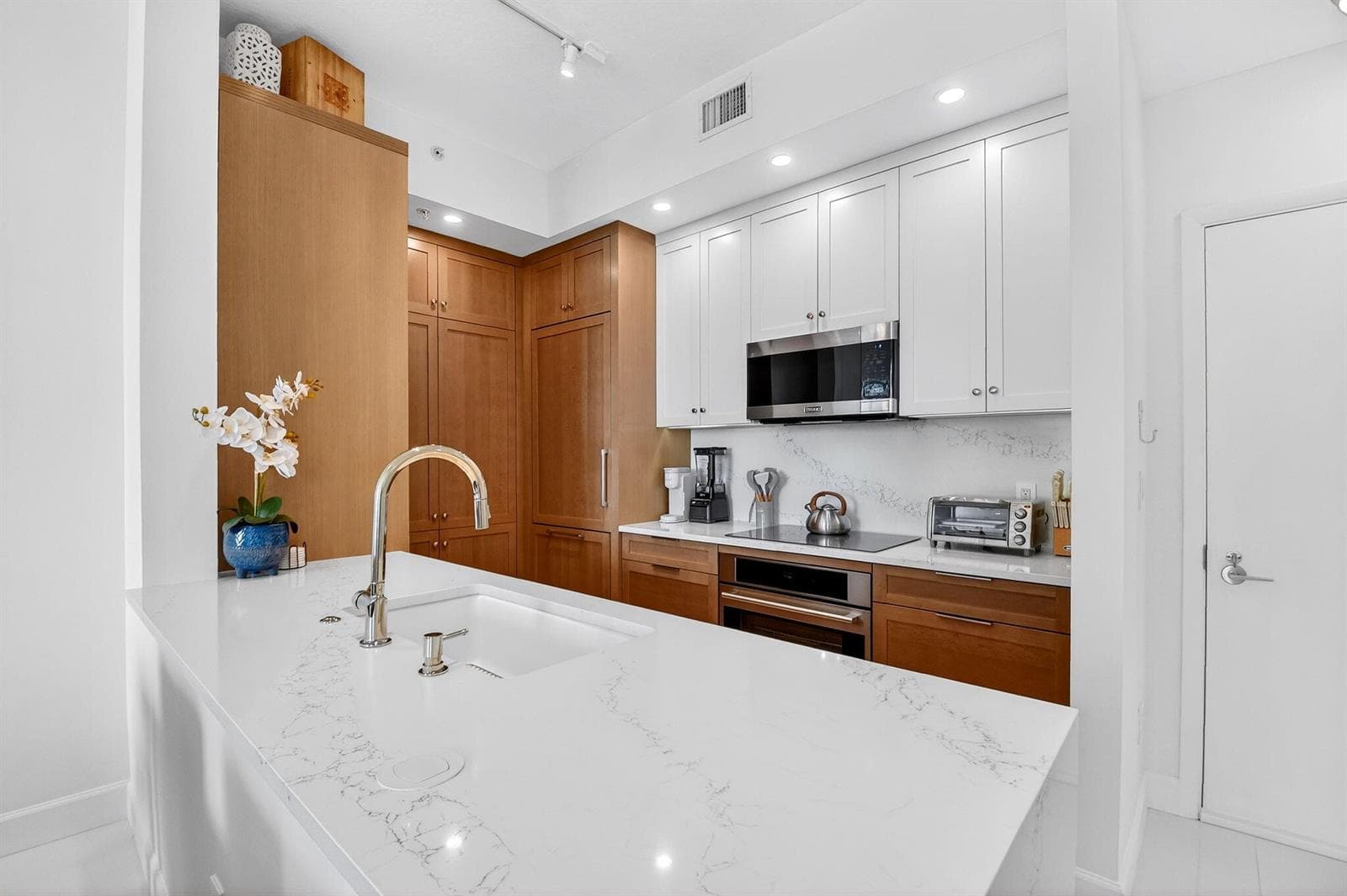 Fully Remodeled Kitchen