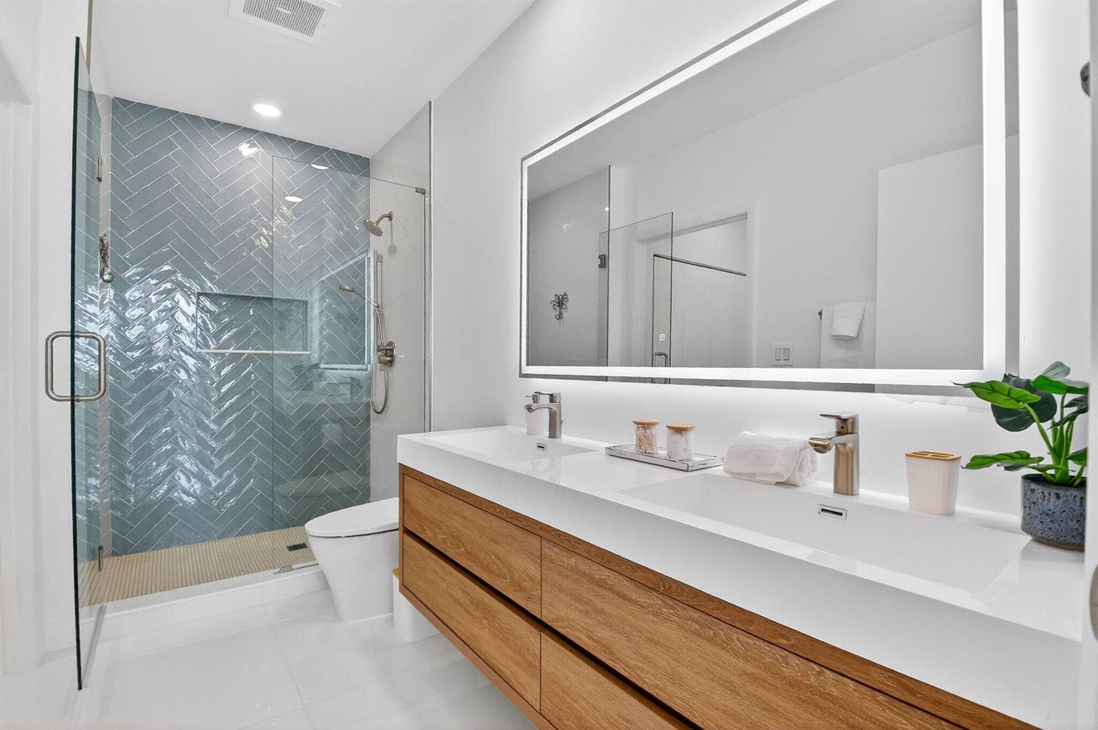 Fully Remodeled Guest Bathroom