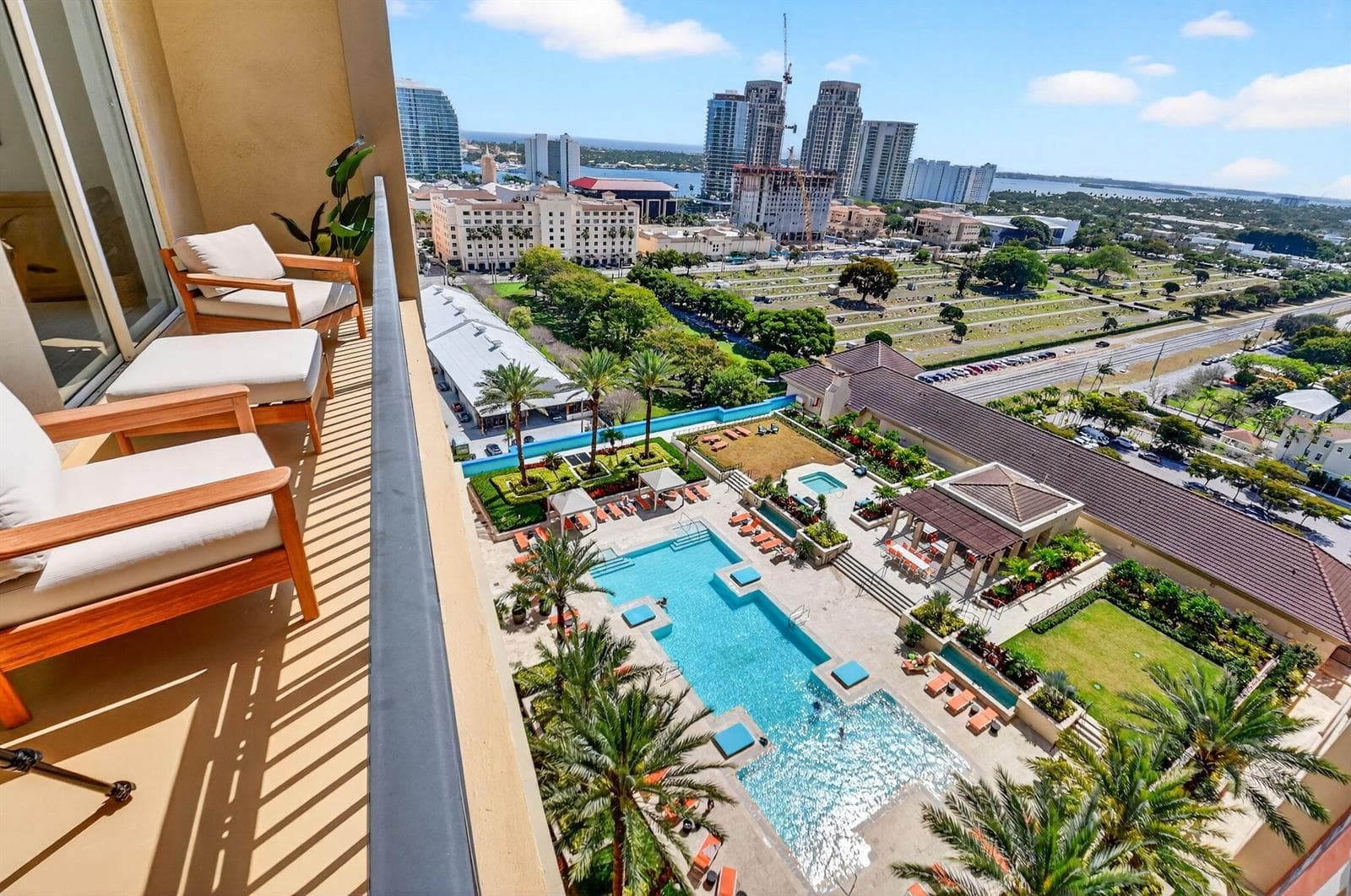 Balcony Views, Resort-Style Pooldeck
