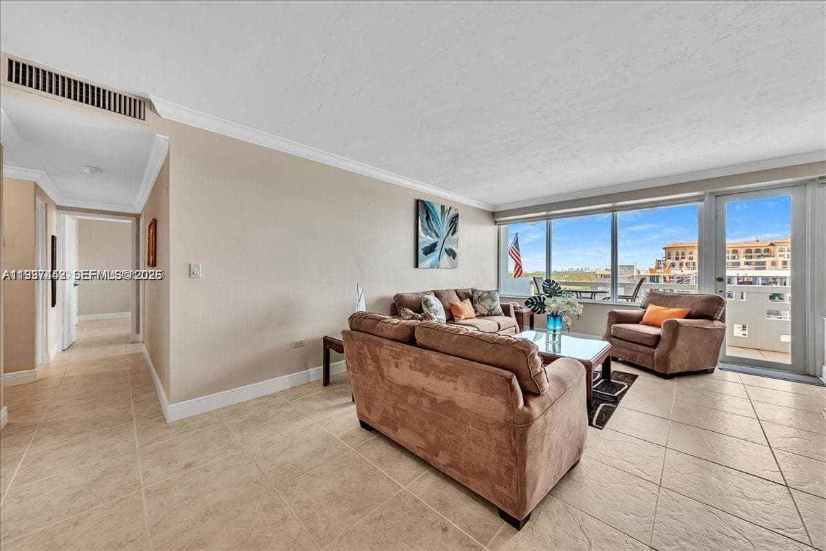 Hollywood Towers · #904 in Hollywood - Photo 11