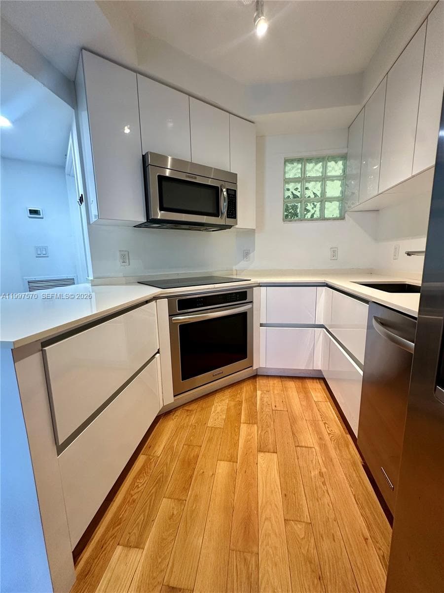Ocean 91 · #202 in Surfside - Photo 5