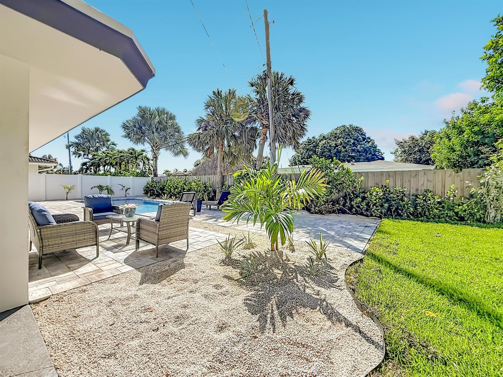 1950 NE 30th Street-pool grass