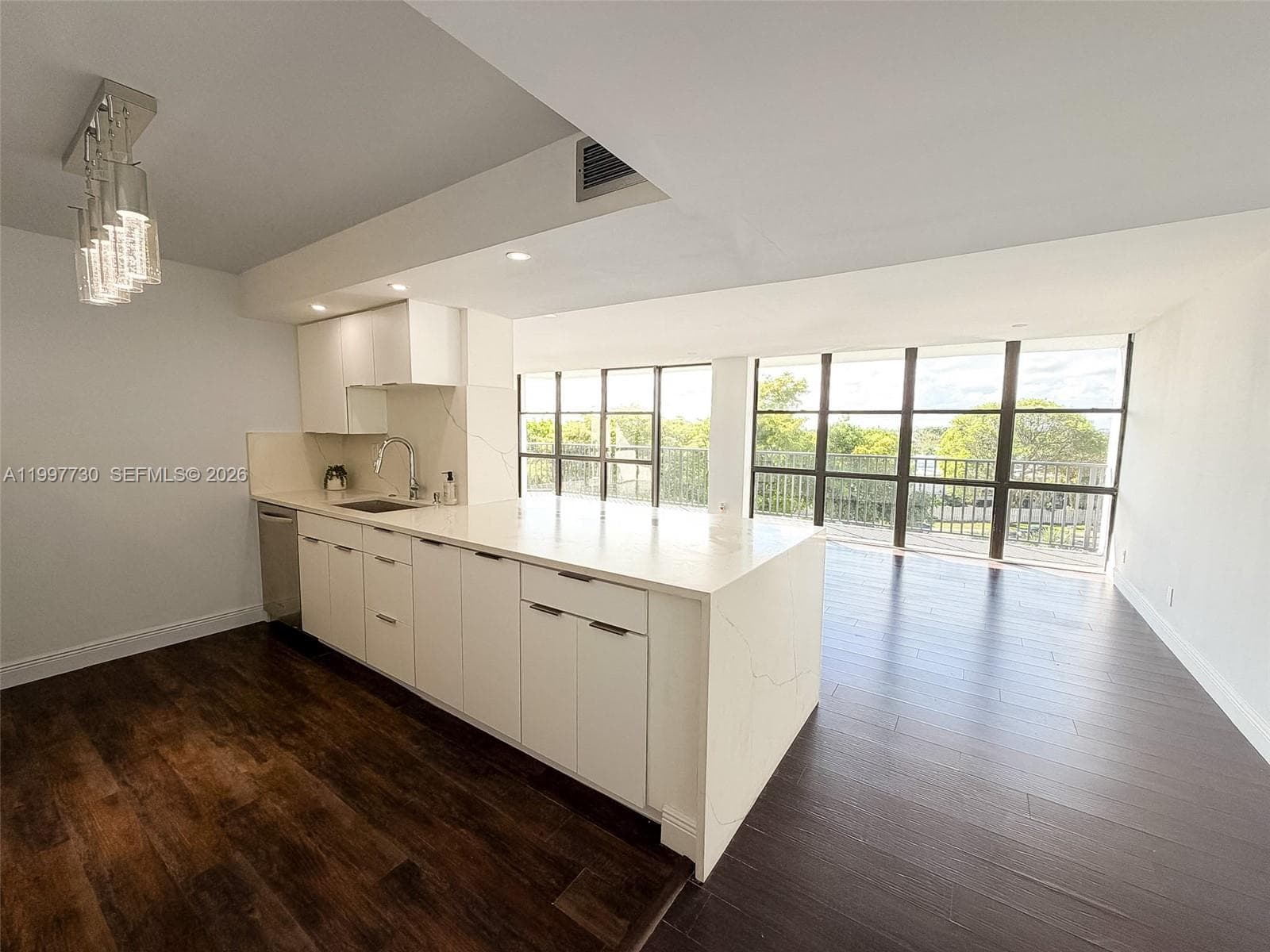 OCEANVIEW PARK CONDO · #531 in Hallandale Beach - Photo 2