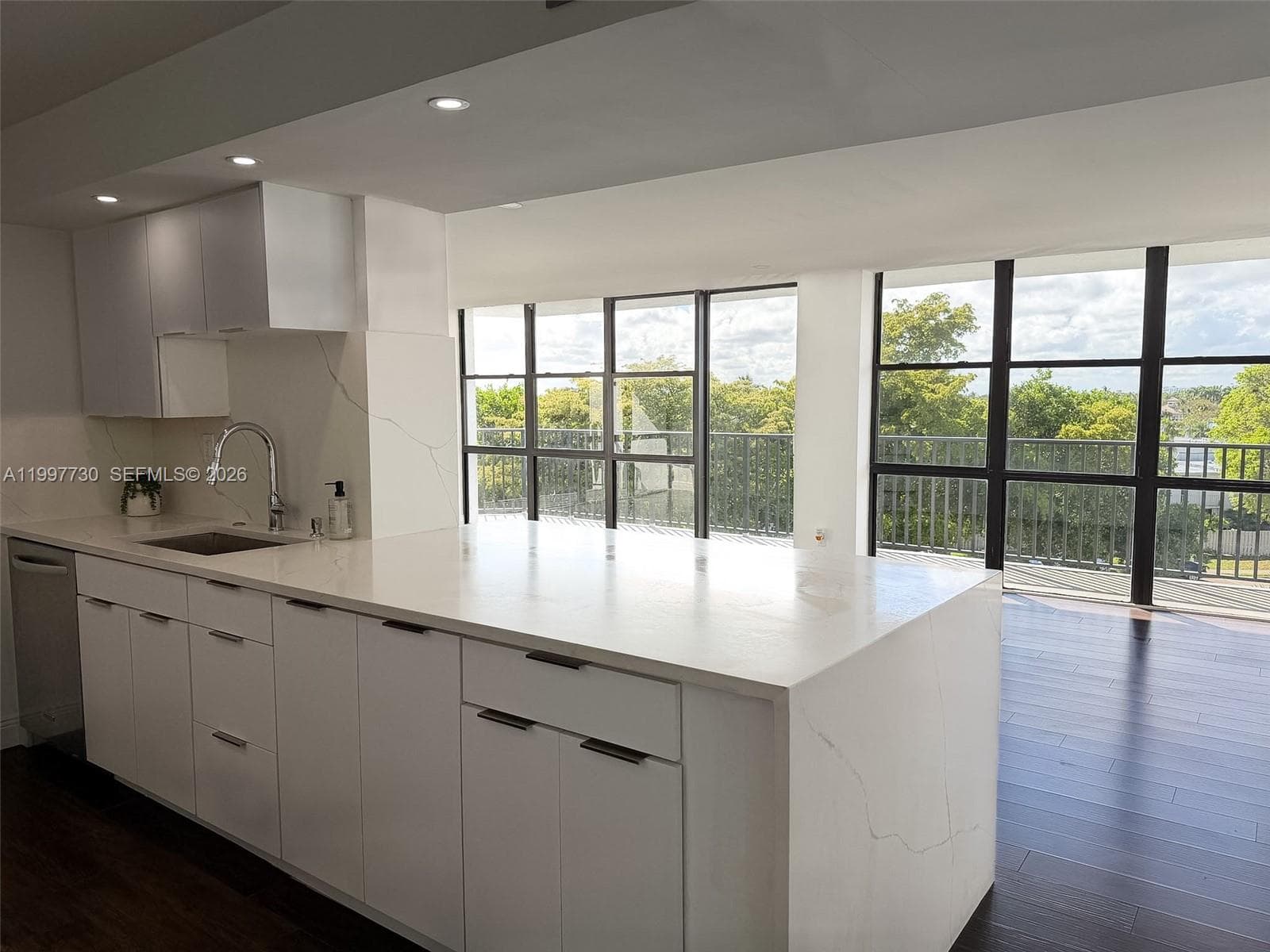 OCEANVIEW PARK CONDO · #531 in Hallandale Beach - Photo 7